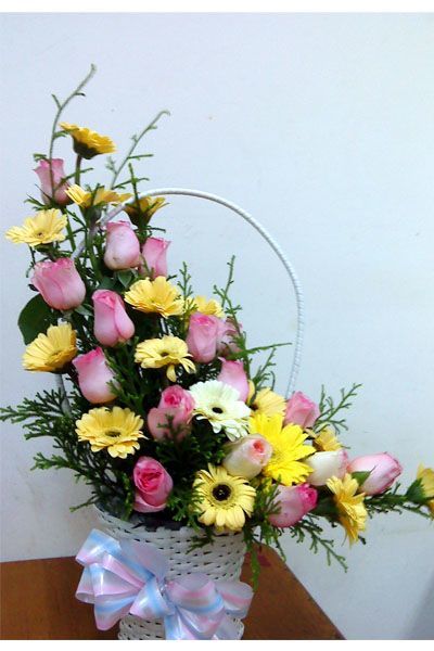 Giỏ hoa mừng tân gia Màu kết hợp