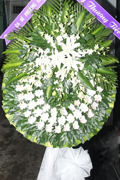 Vòng hoa đám tang Màu Xanh